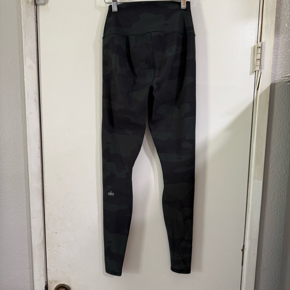 AloCamo High-Waisted Leggings